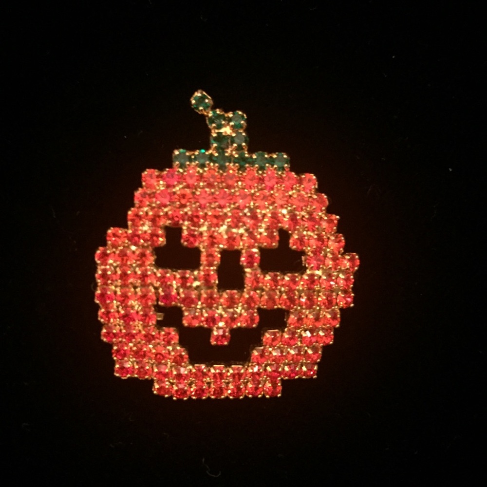 Women’s jack-o-lantern brooch
